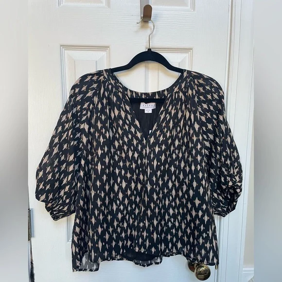 Velvet Graham & Spencer Harmony Nightfall V-Neck Top Women’s Medium NEW W/ TAGS - Picture 3 of 13